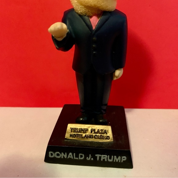 Vintage Trump Plaza Donald J. Trump 2004 Collectors’ Edition Bobblehead - Picture 2 of 8